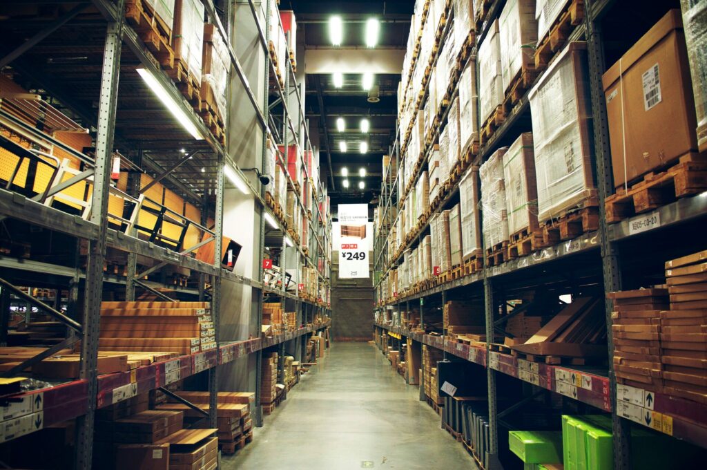 An aisle between shelves at a short-term storage solutions facility.